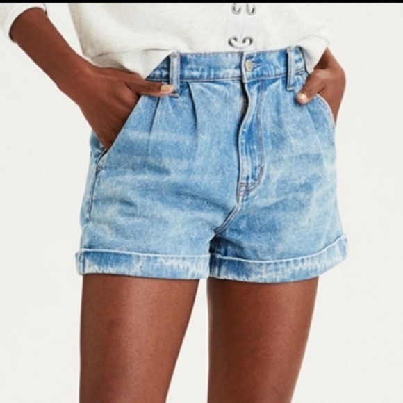 American Eagle Mom Jean Shorts Size 4 